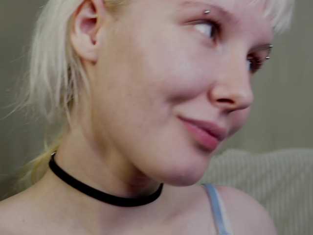 honeyblon live cam on BongaCams