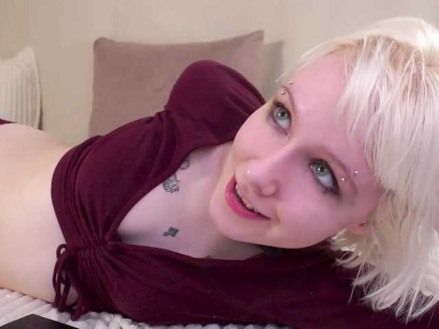 honeyblon live cam on BongaCams