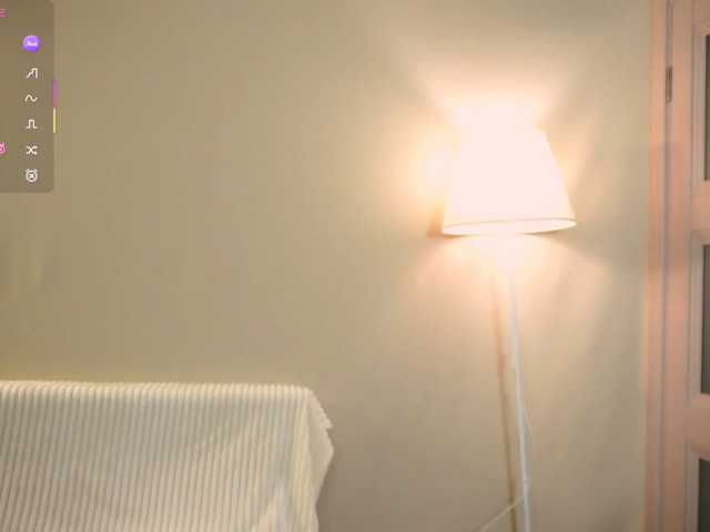 honeyblon live cam on BongaCams