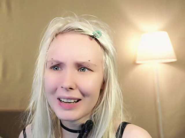 honeyblon live cam on BongaCams