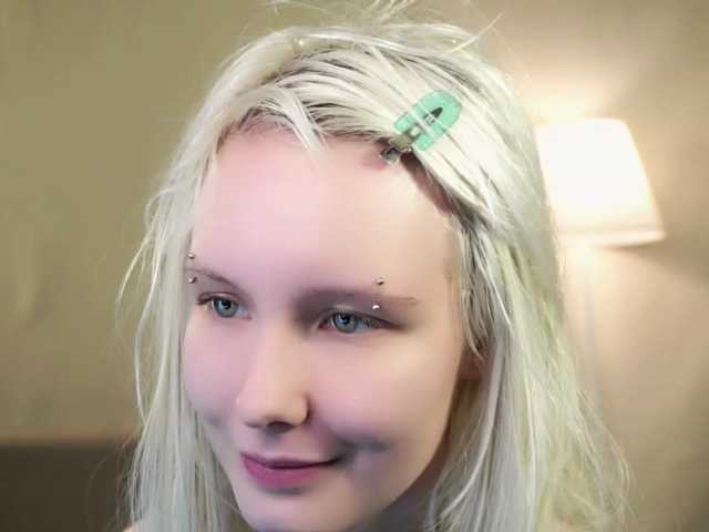 honeyblon live cam on BongaCams