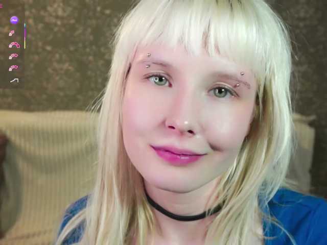 honeyblon live cam on BongaCams