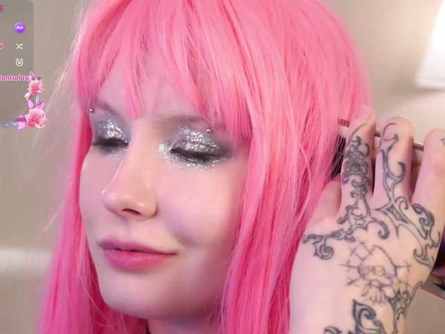 honeyblon live cam on BongaCams
