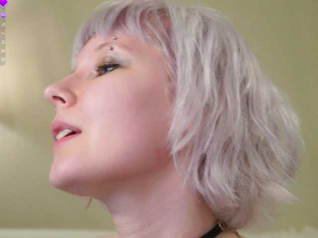 honeyblon live cam on BongaCams