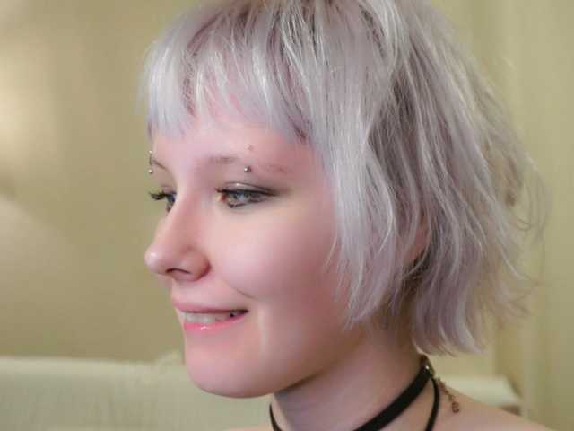 honeyblon live cam on BongaCams