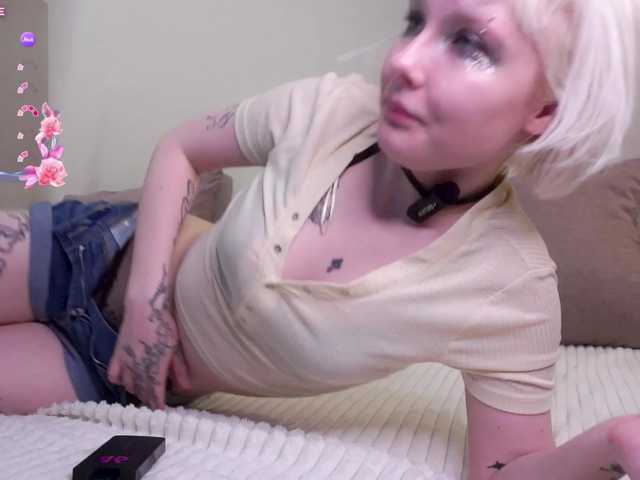honeyblon live cam on BongaCams