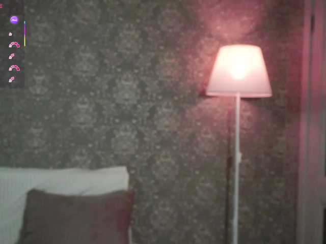 honeyblon live cam on BongaCams