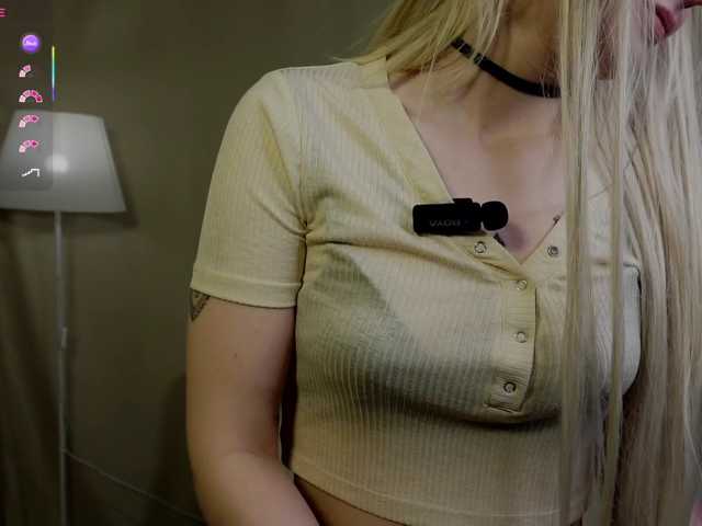 honeyblon live cam on BongaCams