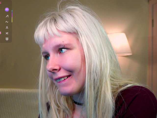 honeyblon live cam on BongaCams