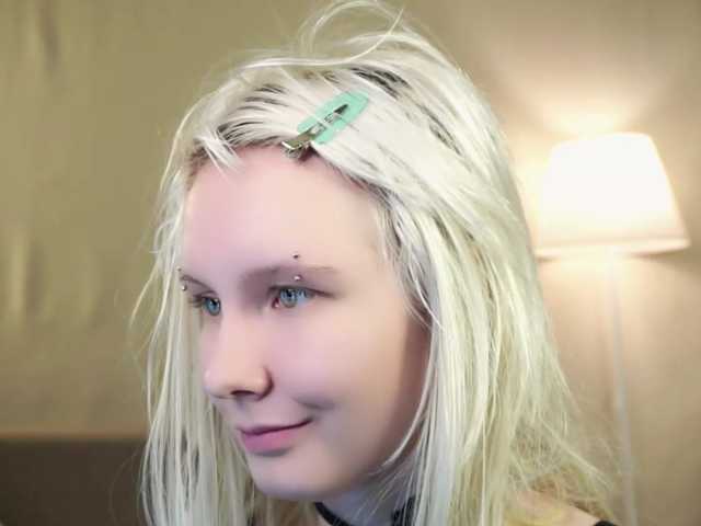 honeyblon live cam on BongaCams
