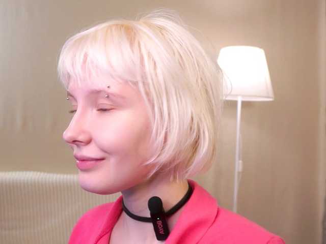 honeyblon live cam on BongaCams