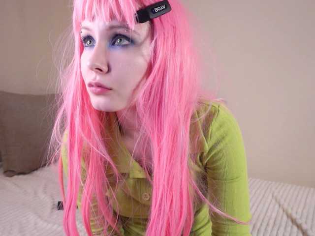 honeyblon live cam on BongaCams