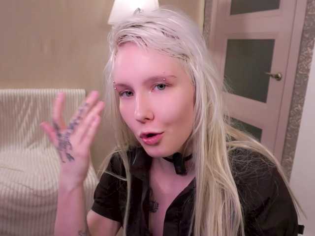 honeyblon live cam on BongaCams
