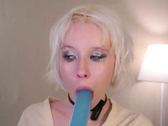 honeyblon live cam on BongaCams