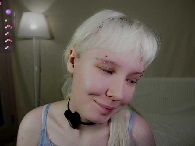 honeyblon live cam on BongaCams
