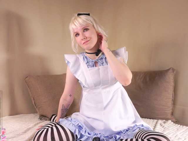 honeyblon live cam on BongaCams