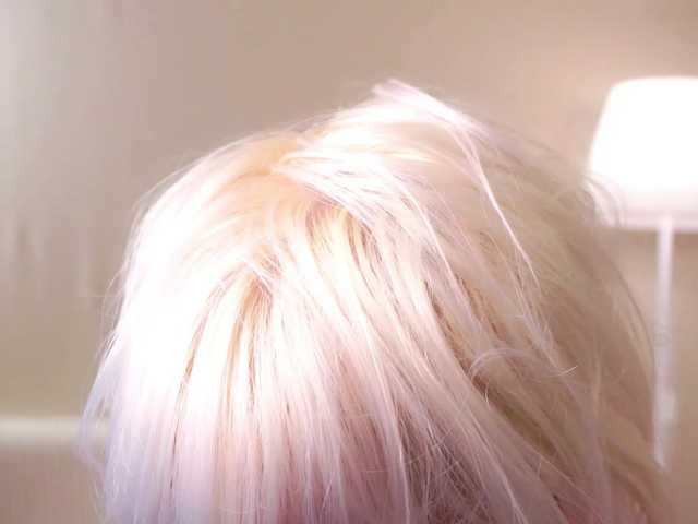 honeyblon live cam on BongaCams