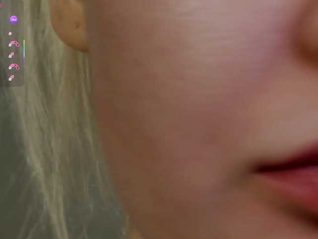 honeyblon live cam on BongaCams