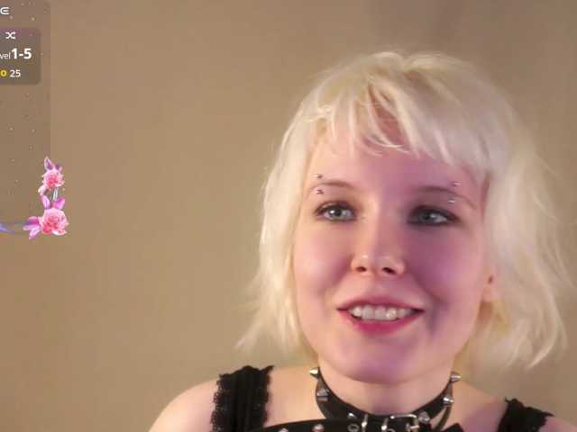 honeyblon live cam on BongaCams