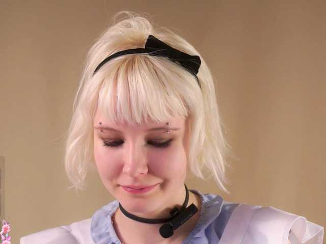 honeyblon live cam on BongaCams