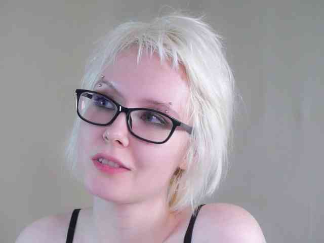 Модель: honeyblon
