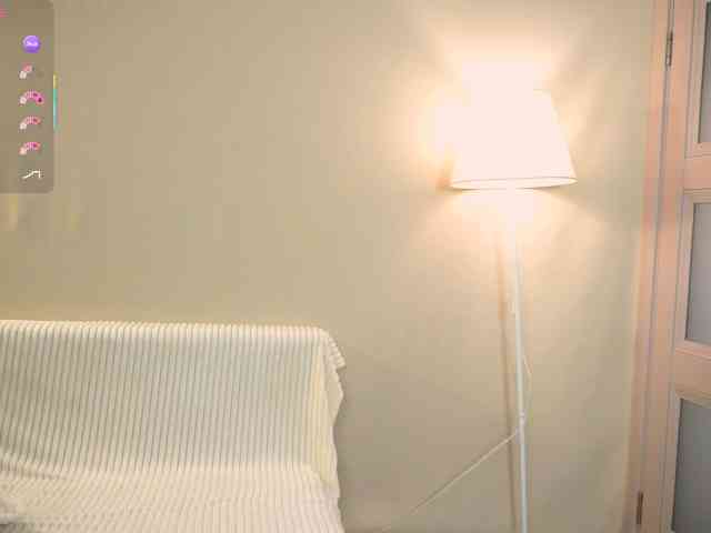 honeyblon live female cam on bongacams