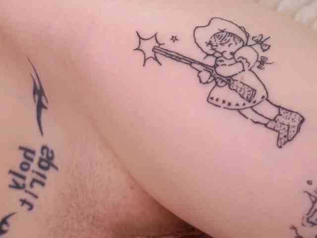 honeyblon live female cam on bongacams