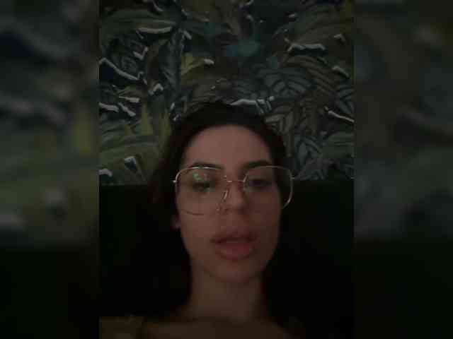 SweetMiaaa webcam