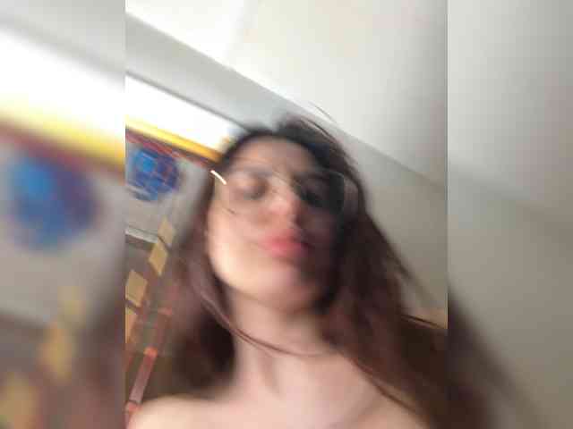SweetMiaaa webcam