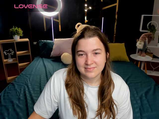 Miaa-Berry live cam preview