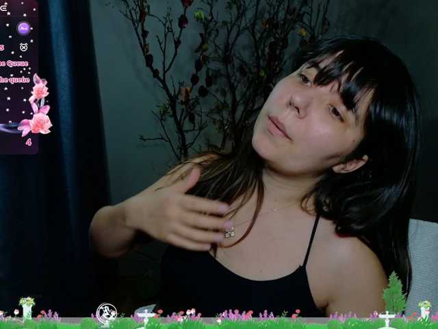 rosebee1 live cam on BongaCams
