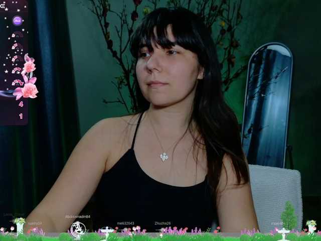 rosebee1 live cam on BongaCams