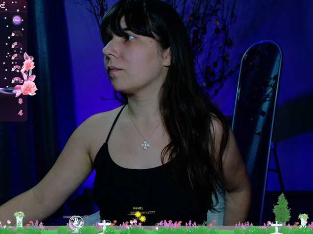 rosebee1 live cam on BongaCams