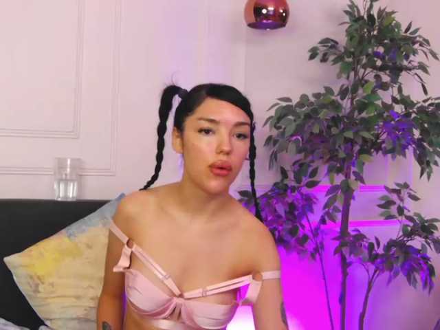 IrinaDembrovski live cam on BongaCams