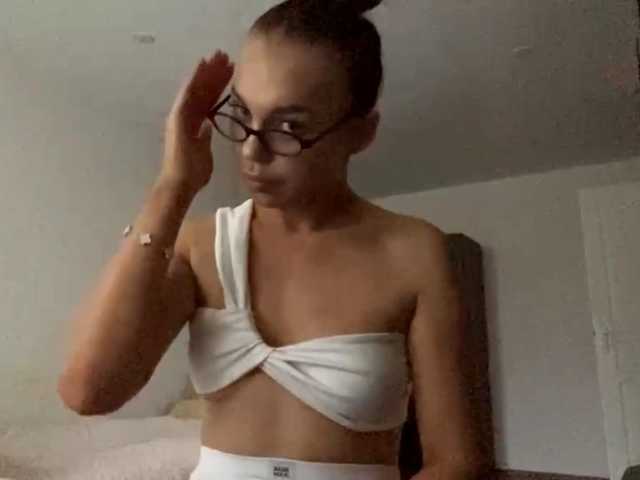 SenaMorein live cam on BongaCams