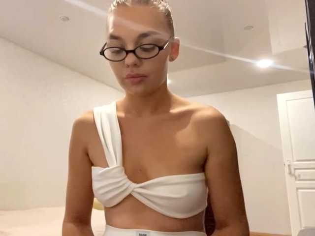 SenaMorein live cam on BongaCams