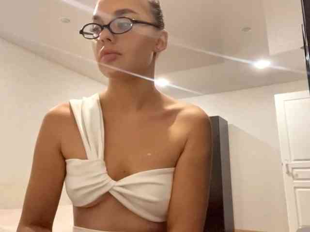 SenaMorein webcam
