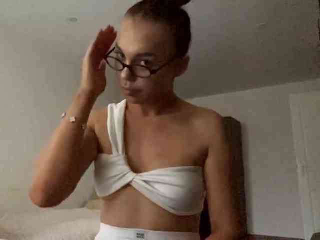 SenaMorein webcam