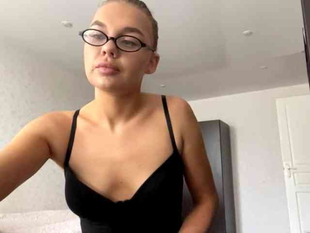 SenaMorein webcam