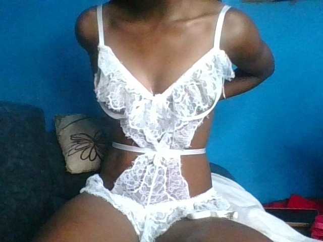 Pisou3 live cam on BongaCams