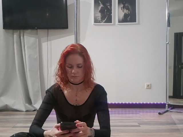 le modèle ErikaOps est en webcam porno dans un show sur le site bongacams, il possède les tags suivants: White/Caucasian,Redhead,Shaved