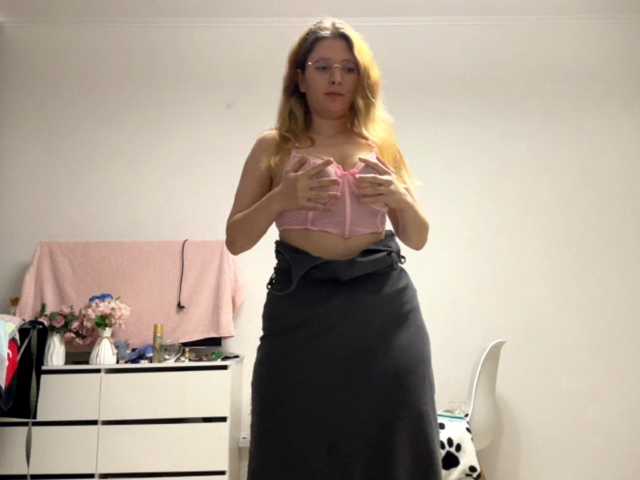 BonnyCrem live cam on BongaCams