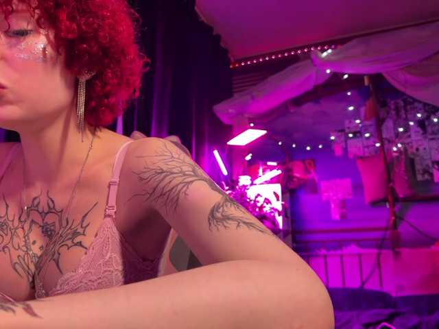 LilyLorsi live cam preview