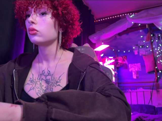 LilyLorsi live cam preview