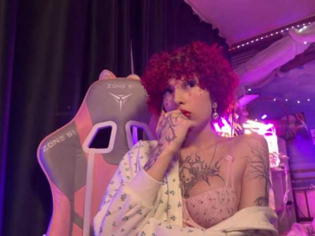 LilyLorsi live cam on BongaCams