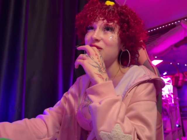 LilyLorsi live cam preview