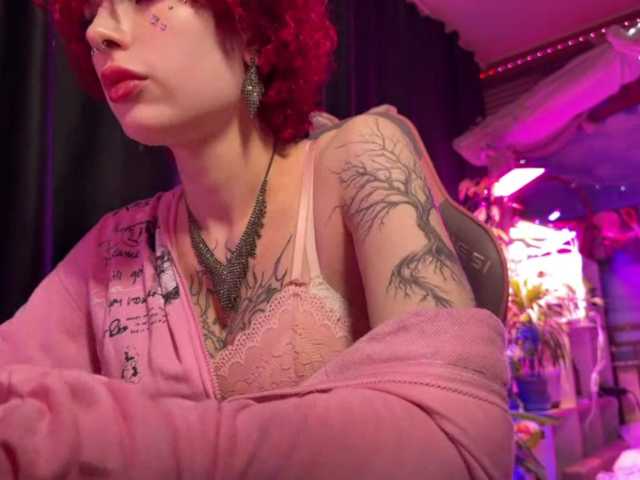 LilyLorsi live cam preview