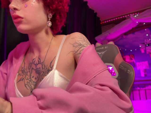 LilyLorsi live cam on BongaCams