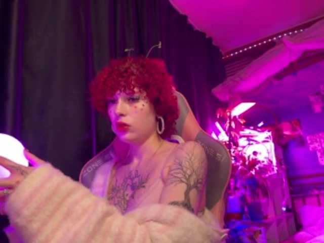 LilyLorsi live cam preview