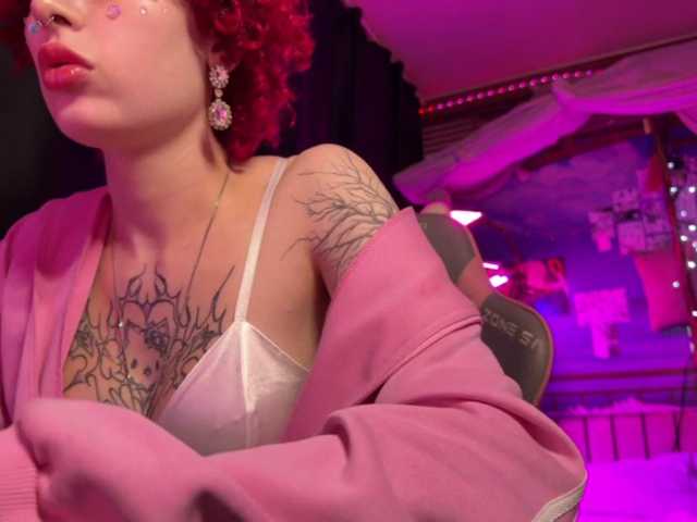 LilyLorsi live cam preview